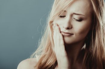 Dentes sensíveis: 4 dicas para evitar esse problema