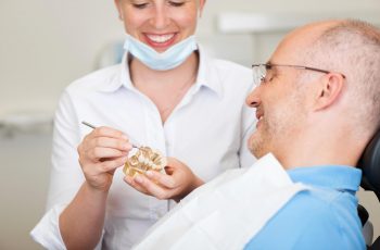 Cirurgia de implante dentário e os cuidados no pós-operatório