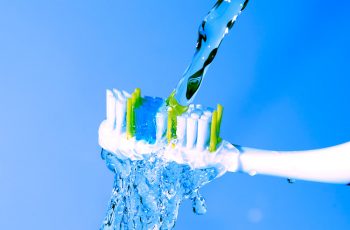 3 cuidados essenciais na higienização da escova de dente